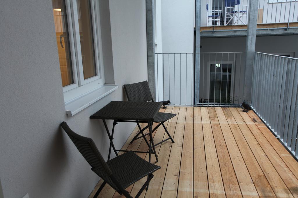 Moderne Stadtwohnung Mit Balkon Вена Номер фото